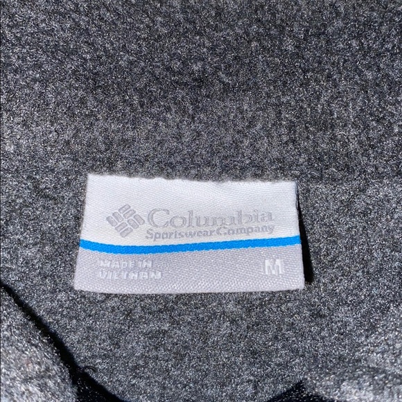 woman’s Columbia zip-up jacket - Picture 3 of 5